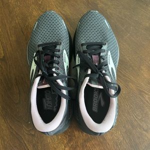 Brand new brooks adrenaline shoes NWOT